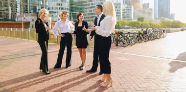 Birbirimizi iyi sonuç ou ile tebrik başarılı iş takım