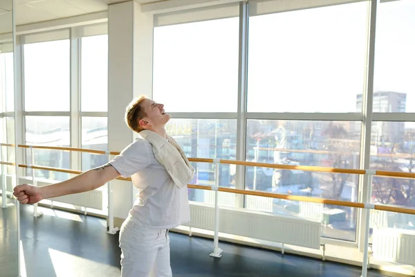 Spor giyim gazeteci üzerinde duran bir başarılı girişim yapmak 