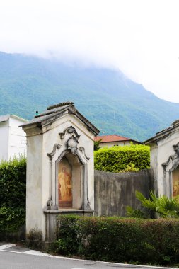Hıristiyan simgesi fresk yakınındaki kilisede Mandello del Lario, İtalya.