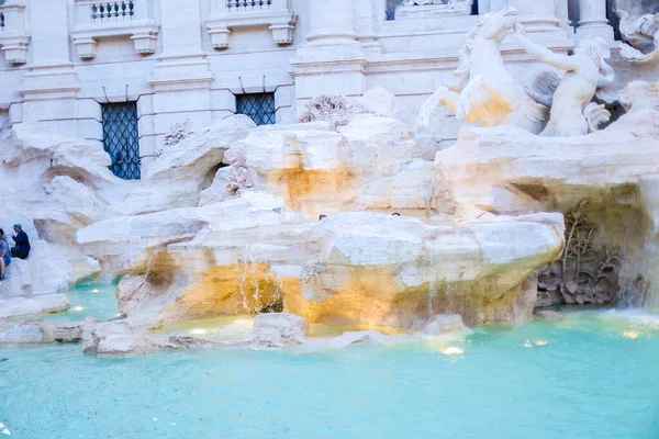 意大利罗马的许愿喷泉特写雕塑. — 图库照片