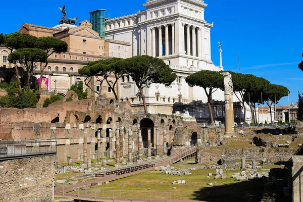 Wspaniałe Forum Romanum, łuków i kolumn w Rzym, Włochy. — Zdjęcie stockowe