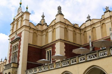 Polonya 'nın Krakow şehrinde ünlü Sukiennice.