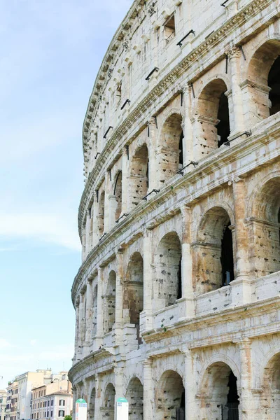 Zbliżenie światło dzienne Koloseum w Rzymie. — Zdjęcie stockowe