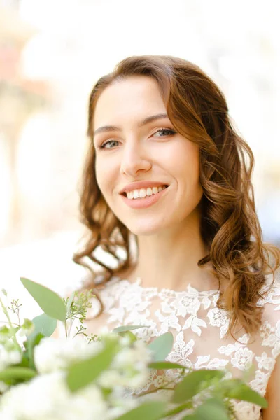 Portrait of beautiful smile bride keeping flowers . — Stok Foto