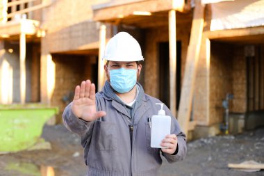 Dezenfektan ve maske takmayı durduran mimar..