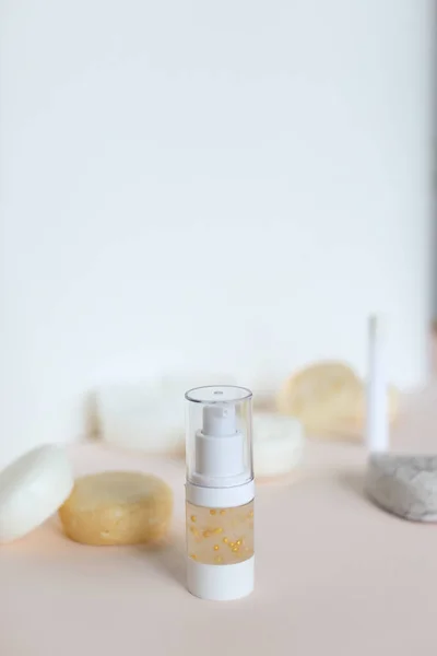 Frasco de spray para loción eco facial, jabones orgánicos y productos naturales para el cuerpo. — Foto de Stock