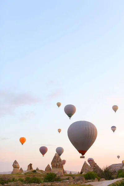 Lot of hot air balloons flying in Cappadocia, Turkey. — Stock Photo, Image