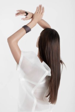 Çağdaş kıyafetanonim modeli