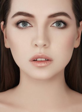 Kusursuz cilt ile modelin yakın çekim