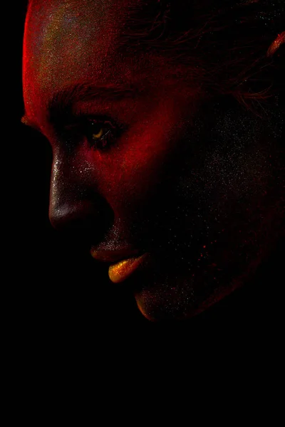 塗装された顔を持つ女性のプロフィール ストック画像