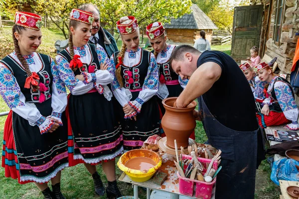 Deuxième festival de poterie à Uzhgorod — Photo