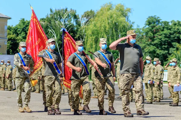 Oezjgorod West Oekraïne Juli 2020 Oekraïense Soldaten Dragen Gezichtsmaskers Als — Stockfoto