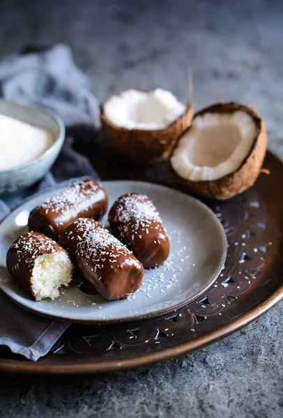 Baruri Delicioase Nucă Cocos Acoperite Ciocolată — Fotografie, imagine de stoc