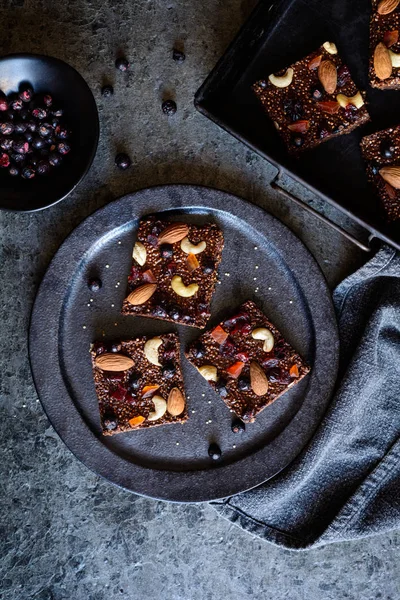 Coaceți Bare Quinoa Ciocolată Pufoasă Coacăze Negre Uscate Congelate Papaya — Fotografie, imagine de stoc