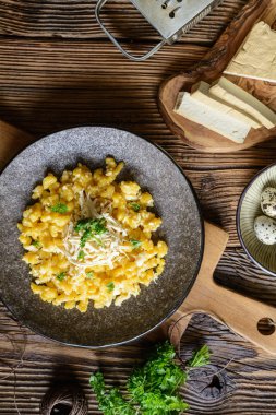 Çırpılmış bıldırcın yumurtası ve tofu soslu Hokkaido balkabağı köftesi.
