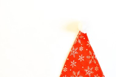 Beyaz arka planda kırmızı şapkalı Noel Baba.