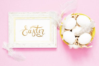 Yazıt mutlu paskalyalar. Kare sepet yumurta ile. 