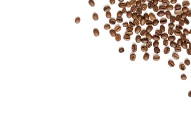İzole kopya alanı metin - görüntü için beyaz zemin üzerine kavrulmuş kahve çekirdekleri arka plan dokusu