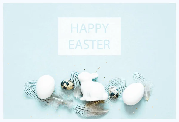Aufschrift Frohe Ostern Osterkomposition Mit Ostereiern Hasen Und Federn Flache — Stockfoto