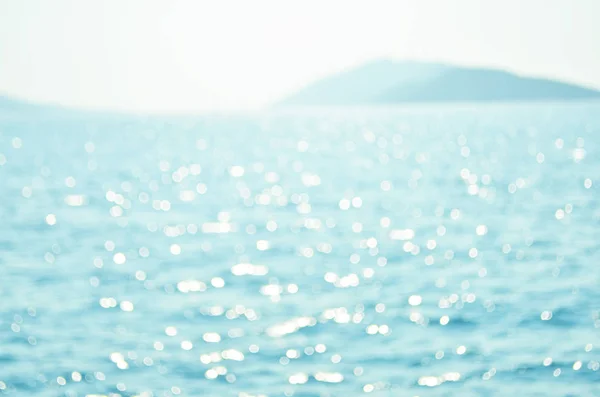 Розмитий Водний Фон Поверхня Морської Води Хвилі Простягаються Горизонту Острови — стокове фото