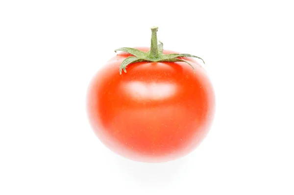 明るい赤い完熟トマトは白い背景に分離されました イメージ — ストック写真