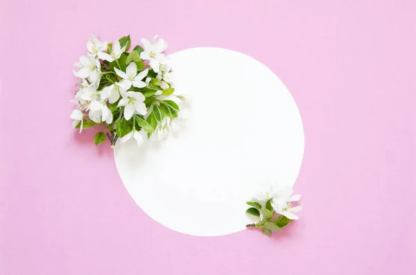 Frame Met Zomerse Verse Bloemen Ruimte Voor Tekst Wit Papier — Stockfoto