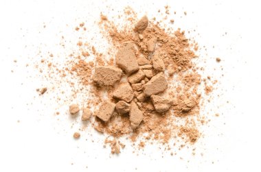 Bej kozmetik ürün örneği olarak makyaj için yüz tozu çöktü, beyaz arka plan üzerinde izole - Resim