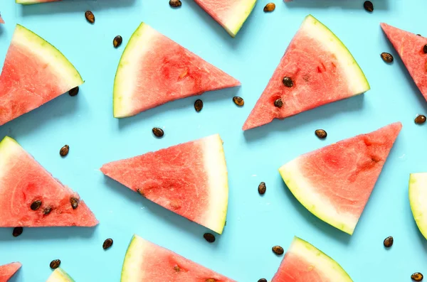 Frische Rote Wassermelonenscheibe Isoliert Hellblauen Hintergrund Sommerkonzept Draufsicht Flache Lage — Stockfoto