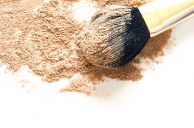 Bej kozmetik ürün örneği olarak makyaj için yüz tozu çöktü, beyaz arka plan üzerinde izole - Resim