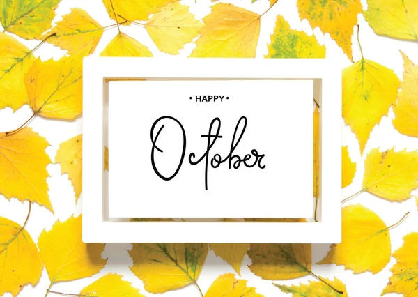 Inscrição Outubro Feliz Padrão Folhas Outono Amarelas Isoladas Branco Imagem — Fotografia de Stock