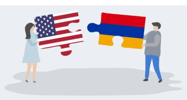 Amerikan ve Ermeni bayrakları yla iki bulmaca tutan çift. Amerika Birleşik Devletleri ve Ermenistan ulusal sembolleri birlikte.