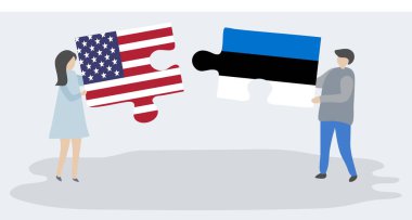 Amerikan ve Estonya bayrakları ile iki bulmaca parçaları tutan çift. Amerika Birleşik Devletleri ve Estonya ulusal sembolleri birlikte.
