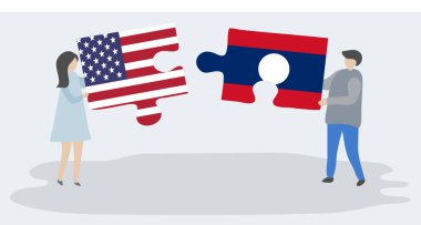 Amerikan ve Lao bayrakları ile iki bulmaca parçaları tutan çift. Amerika Birleşik Devletleri ve Laos ulusal sembolleri birlikte.