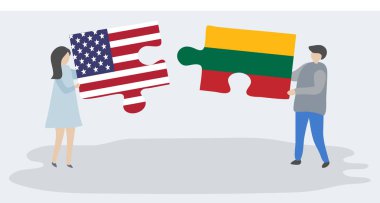 Amerikan ve Litvanya bayrakları ile iki bulmaca parçaları tutan çift. Amerika Birleşik Devletleri ve Litvanya ulusal sembolleri birlikte.