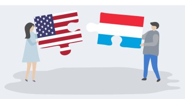 Amerikan ve Lüksemburg bayrakları ile iki bulmaca parçaları tutan çift. Amerika Birleşik Devletleri ve Lüksemburg ulusal sembolleri birlikte.