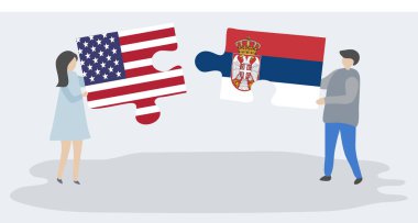 Amerikan ve Sırp bayrakları ile iki bulmaca parçaları tutan çift. Amerika Birleşik Devletleri ve Sırbistan ulusal sembolleri bir arada.