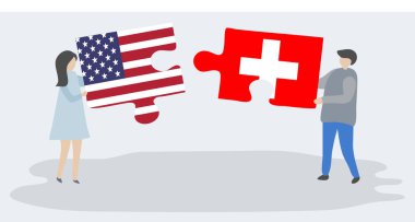 Amerikan ve İsviçre bayrakları ile iki bulmaca parçaları tutan çift. Amerika Birleşik Devletleri ve İsviçre ulusal sembolleri birlikte.