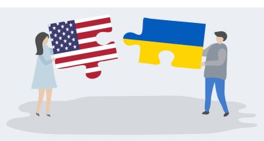 Amerikan ve Ukrayna bayrakları ile iki bulmaca parçaları tutan çift. Amerika Birleşik Devletleri ve Ukrayna ulusal sembolleri birlikte.