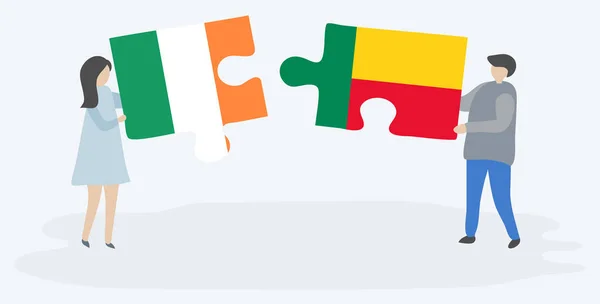 Couple Tenant Deux Pièces Puzzles Avec Des Drapeaux Irlandais Béninois — Image vectorielle