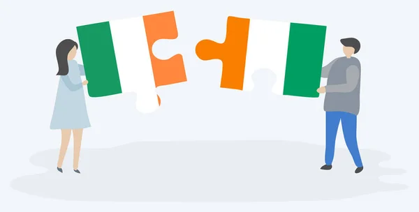 Pareja Sosteniendo Dos Piezas Rompecabezas Con Banderas Irlandesas Marfileñas Irlanda — Vector de stock