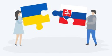 Çift Ukrayna ve Slovak bayrakları ile iki bulmaca parçaları tutan. Ukrayna ve Slovakya ulusal sembolleri birlikte.