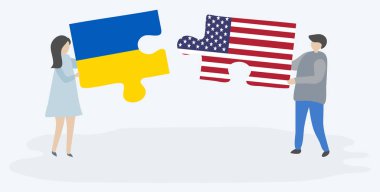 Çift Ukrayna ve Amerikan bayrakları ile iki bulmaca parçaları tutan. Ukrayna ve Amerika Birleşik Devletleri ulusal semboller birlikte.