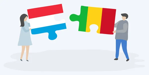 Pareja Sosteniendo Dos Piezas Rompecabezas Con Banderas Luxemburguesas Malienses Luxemburgo — Archivo Imágenes Vectoriales