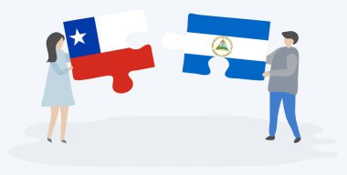 Şili ve Nikaragua bayrakları ile iki bulmaca parçaları tutan çift. Şili ve Nikaragua ulusal sembolleri birlikte.