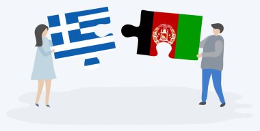 Yunan ve Afgan bayrakları ile iki bulmaca parçaları tutan çift. Yunanistan ve Afganistan ulusal sembolleri birlikte.