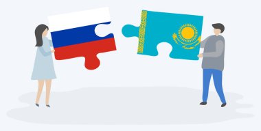 Rus ve Kazak bayrakları ile iki bulmaca parçaları tutan çift. Rusya ve Kazakistan ulusal sembolleri birlikte.