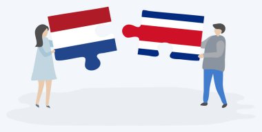 Hollanda ve Kosta Rika bayrakları ile iki bulmaca parçaları tutan çift. Hollanda ve Kosta Rika ulusal sembolleri birlikte.