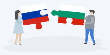 Rus ve Bulgar bayrakları ile iki bulmaca parçaları tutan çift. Rusya ve Bulgaristan ulusal sembolleri bir arada.