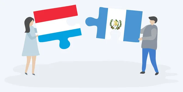 Pareja Sosteniendo Dos Piezas Rompecabezas Con Banderas Luxemburguesas Guatemaltecas Luxemburgo — Vector de stock