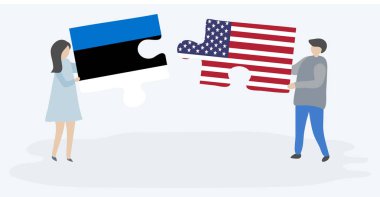 Estonya ve Amerikan bayrakları ile iki bulmaca parçaları tutan çift. Estonya ve Amerika Birleşik Devletleri ulusal semboller i.